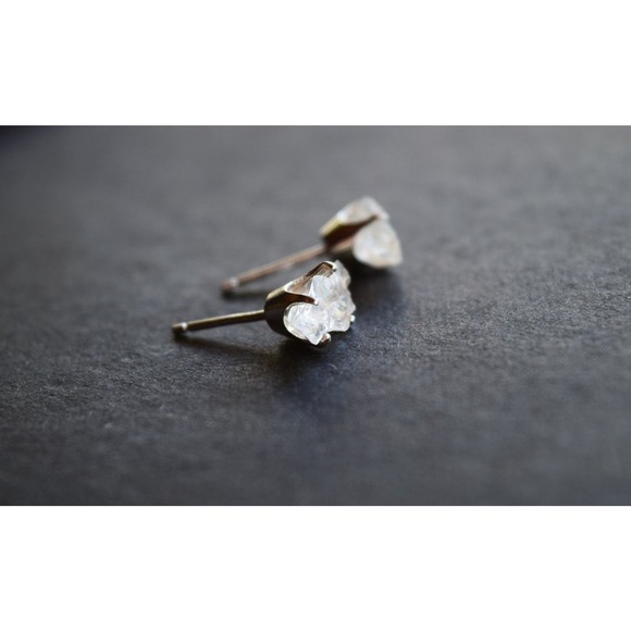 Sterling silver stud earrings, alternative diamond, uncut natural gemsto… - Picture 2 of 5